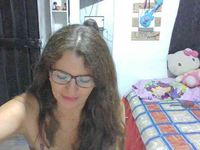 JuanitaWouti webcam