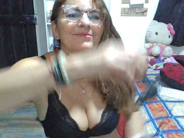 JuanitaWouti webcam