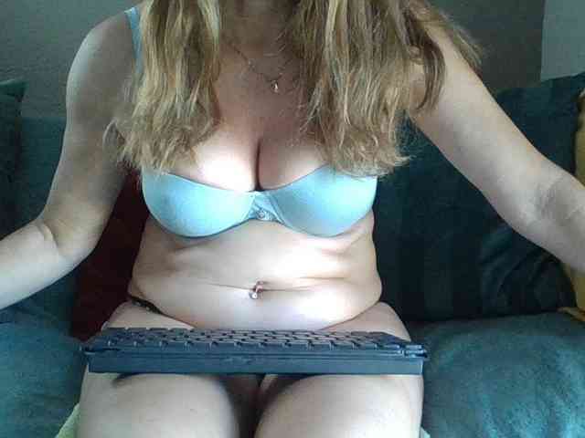 JuanitaWouti webcam