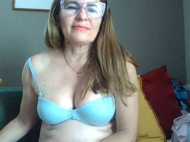 JuanitaWouti webcam
