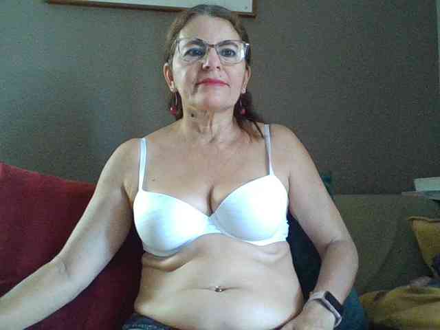 JuanitaWouti webcam