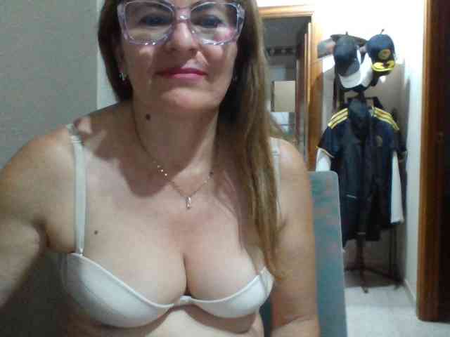 JuanitaWouti webcam