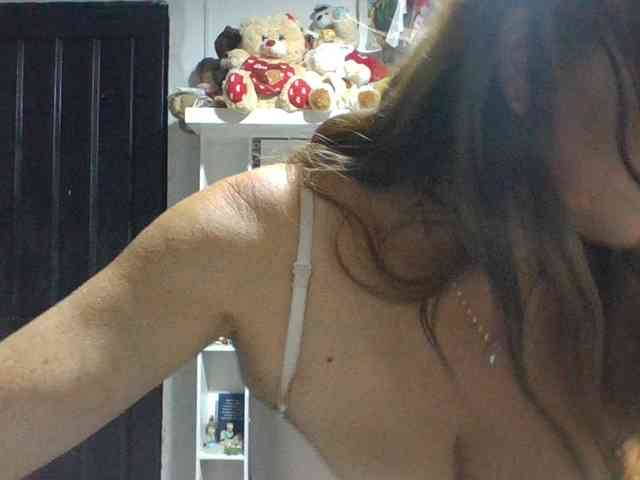 JuanitaWouti webcam