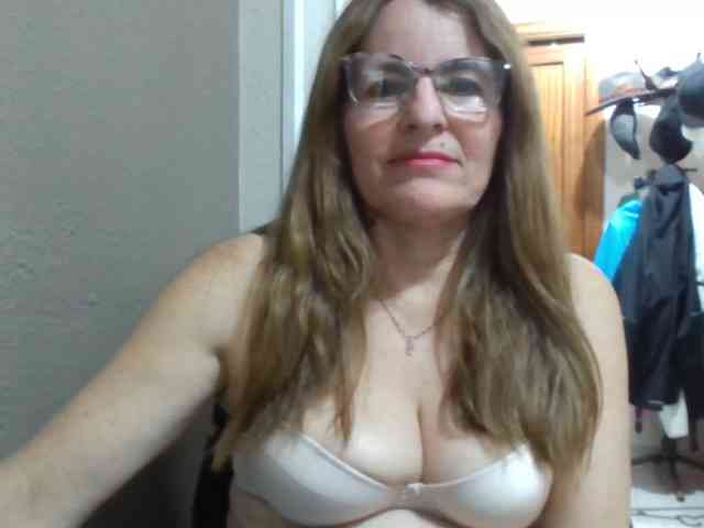 JuanitaWouti webcam