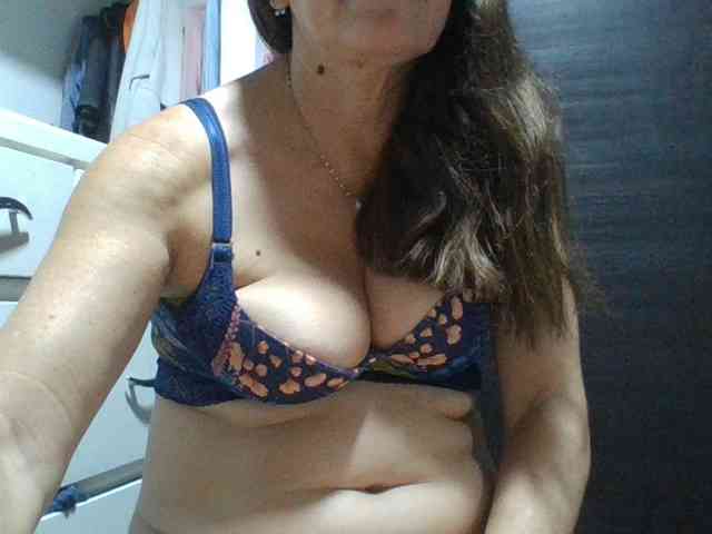 JuanitaWouti webcam