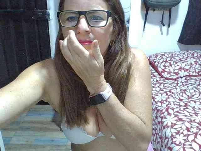 JuanitaWouti webcam