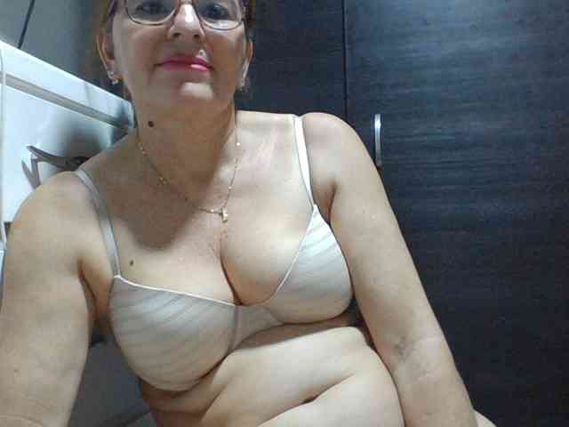 JuanitaWouti webcam