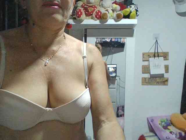 JuanitaWouti webcam