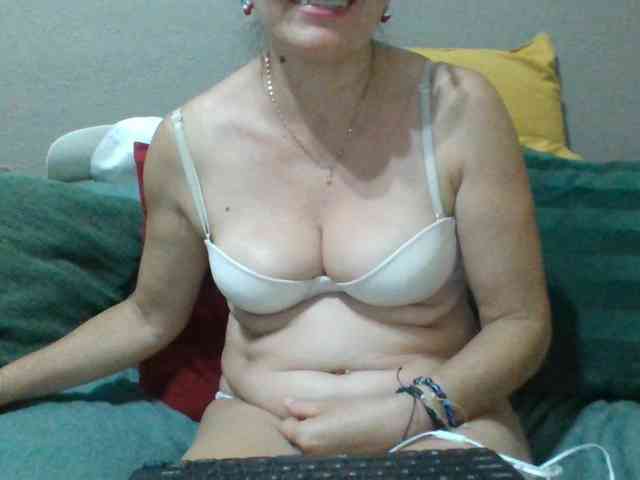 JuanitaWouti webcam