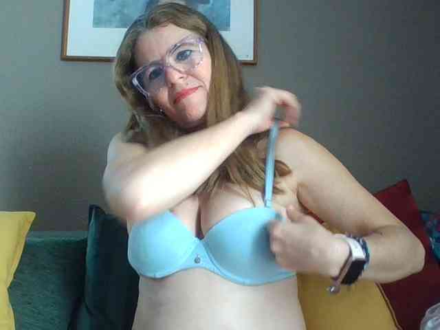 JuanitaWouti webcam