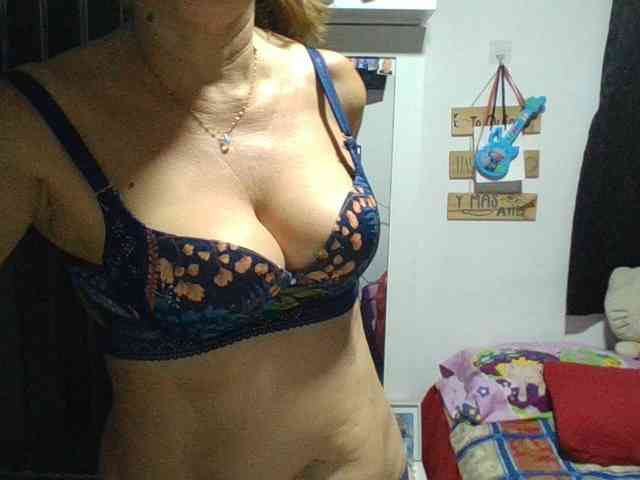 JuanitaWouti webcam