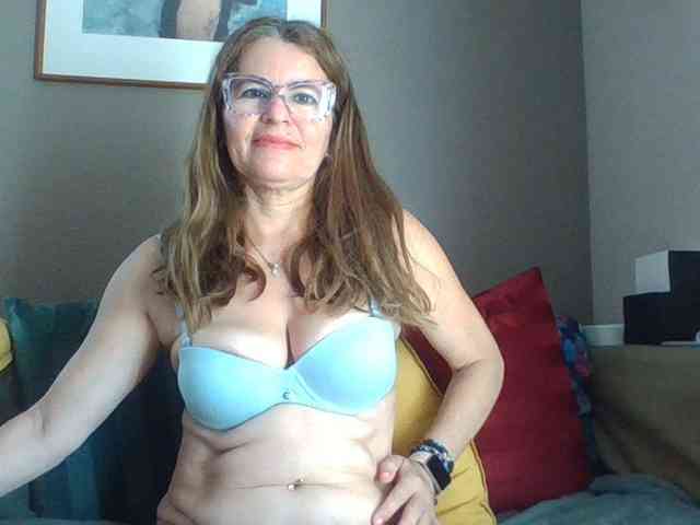 JuanitaWouti webcam