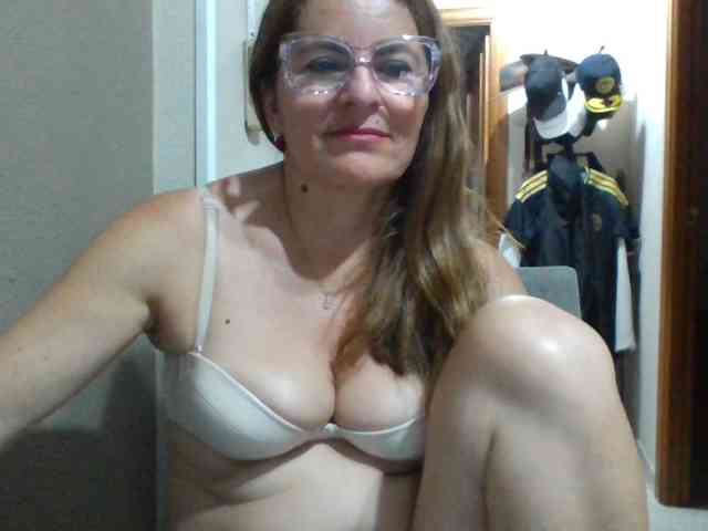 JuanitaWouti webcam