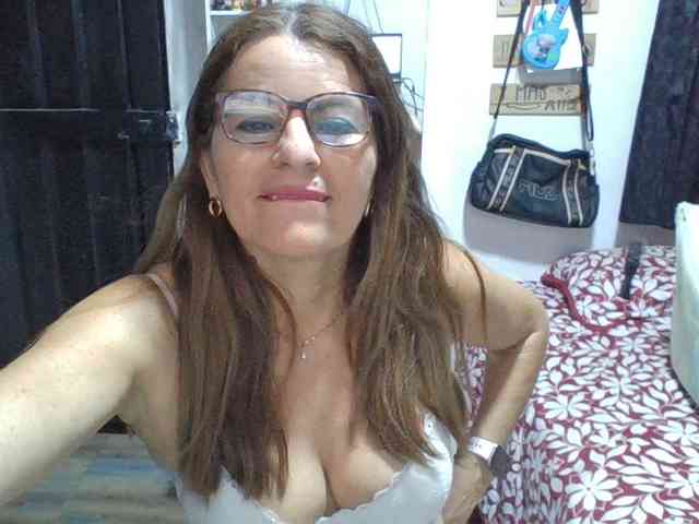 JuanitaWouti webcam