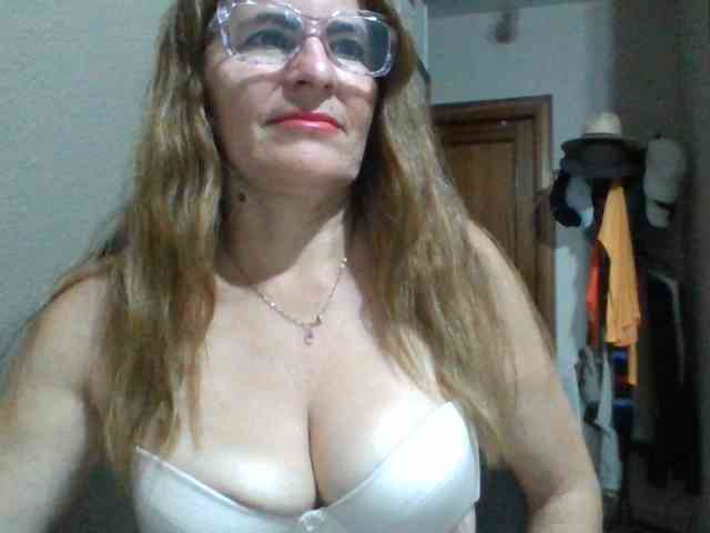 JuanitaWouti webcam