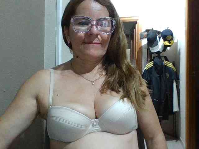 JuanitaWouti webcam