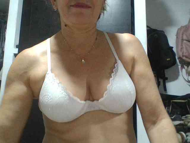 JuanitaWouti webcam