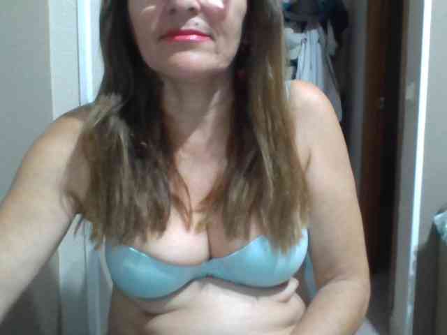 JuanitaWouti webcam