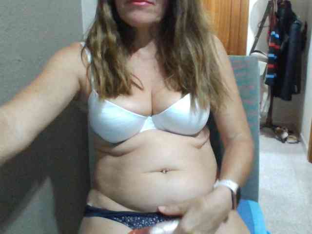 JuanitaWouti webcam