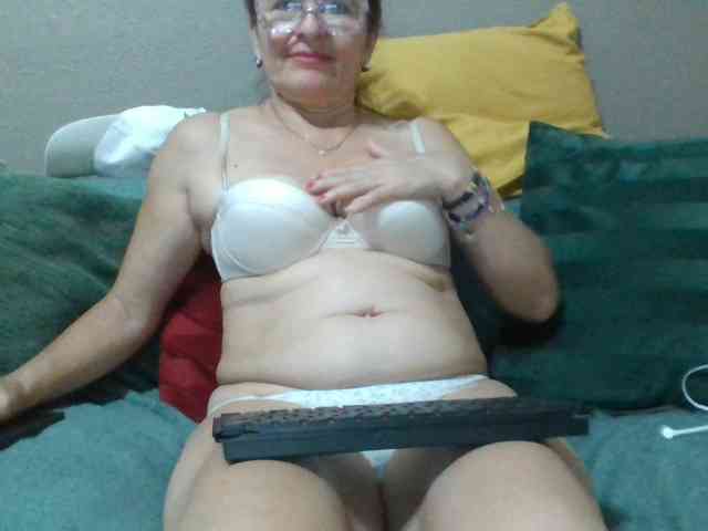JuanitaWouti webcam