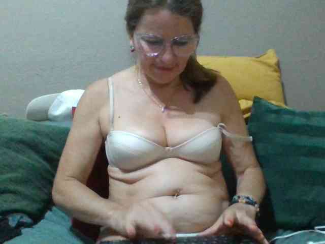 JuanitaWouti webcam
