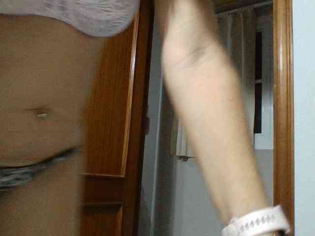 JuanitaWouti webcam