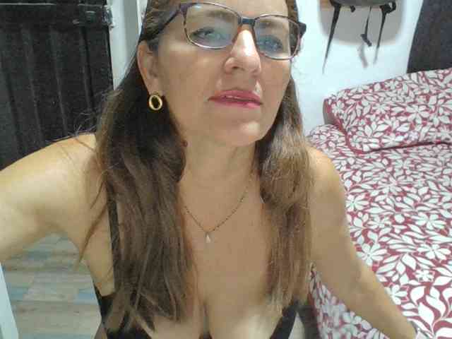 JuanitaWouti webcam