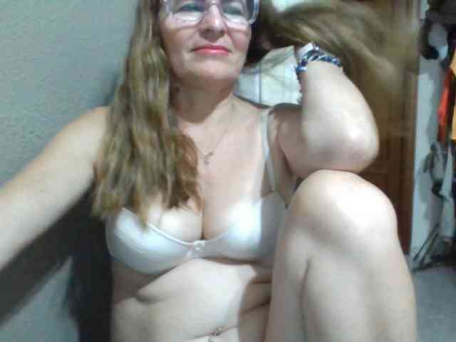 JuanitaWouti webcam