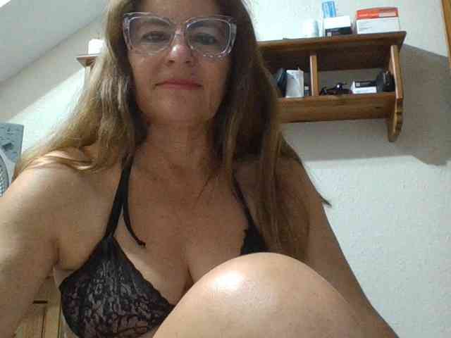 JuanitaWouti webcam