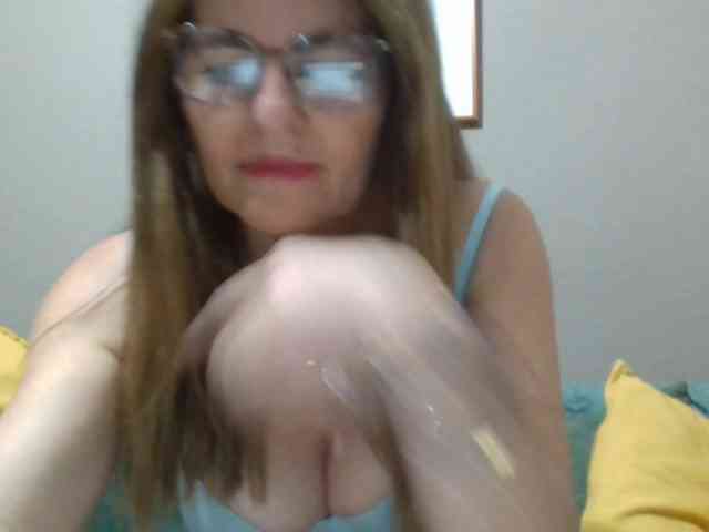 JuanitaWouti webcam