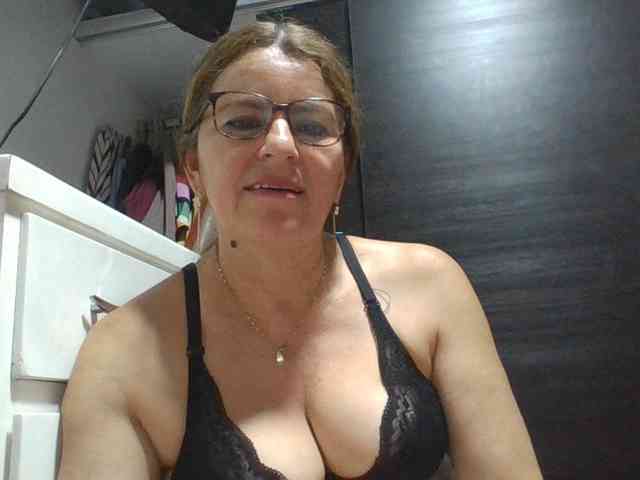 JuanitaWouti webcam