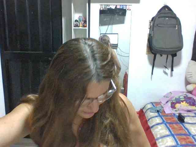 JuanitaWouti webcam