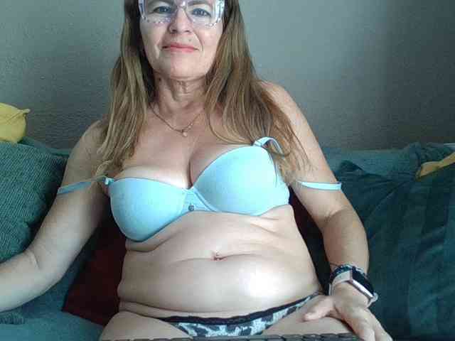 JuanitaWouti webcam