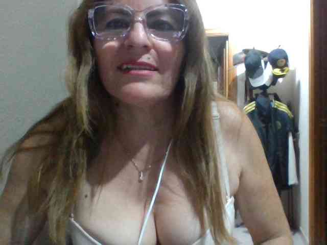 JuanitaWouti webcam