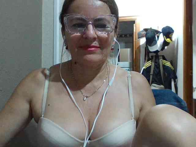 JuanitaWouti webcam