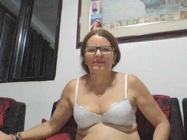 JuanitaWouti webcam