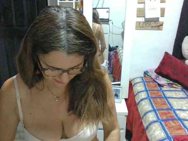 JuanitaWouti webcam