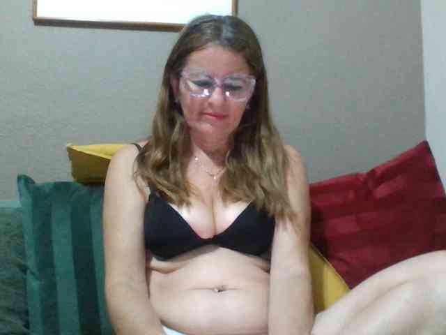 JuanitaWouti webcam