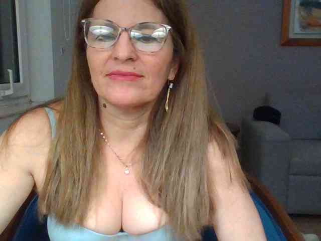 JuanitaWouti webcam