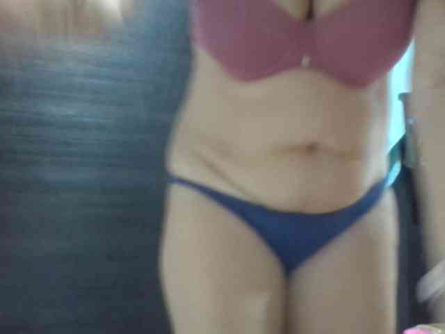 JuanitaWouti webcam