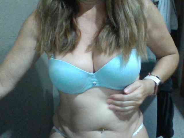 JuanitaWouti webcam