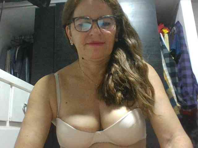 JuanitaWouti webcam