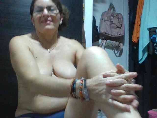JuanitaWouti webcam