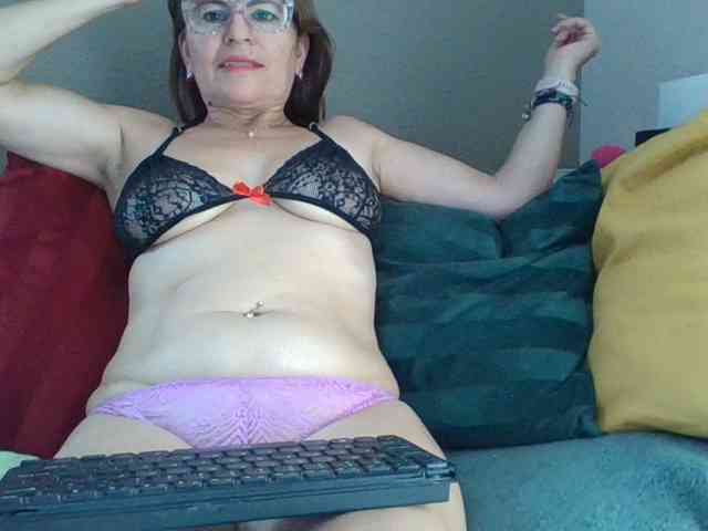 JuanitaWouti webcam