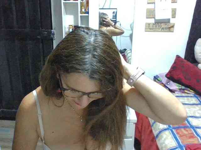 JuanitaWouti webcam
