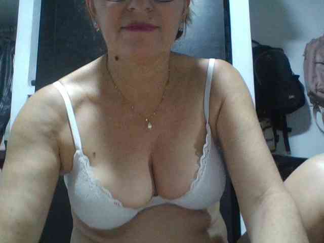 JuanitaWouti webcam