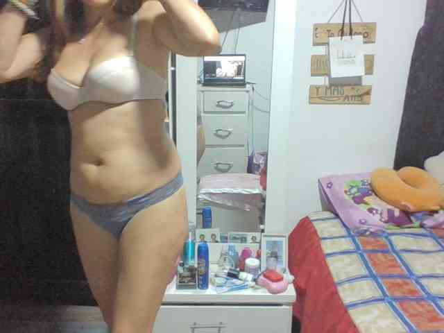 JuanitaWouti webcam