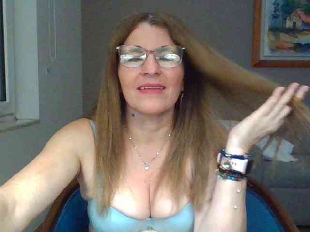 JuanitaWouti webcam