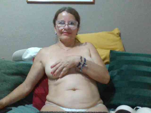 JuanitaWouti webcam