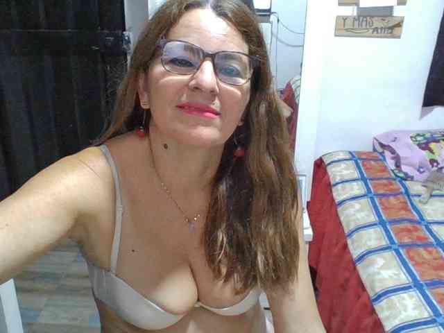 JuanitaWouti webcam